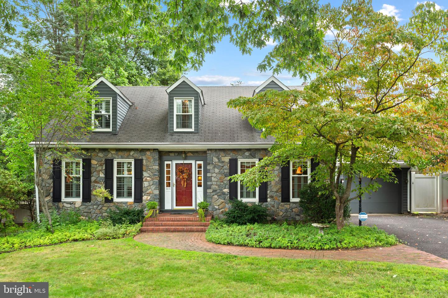 101 N Hinchman Ave Property Photo 1