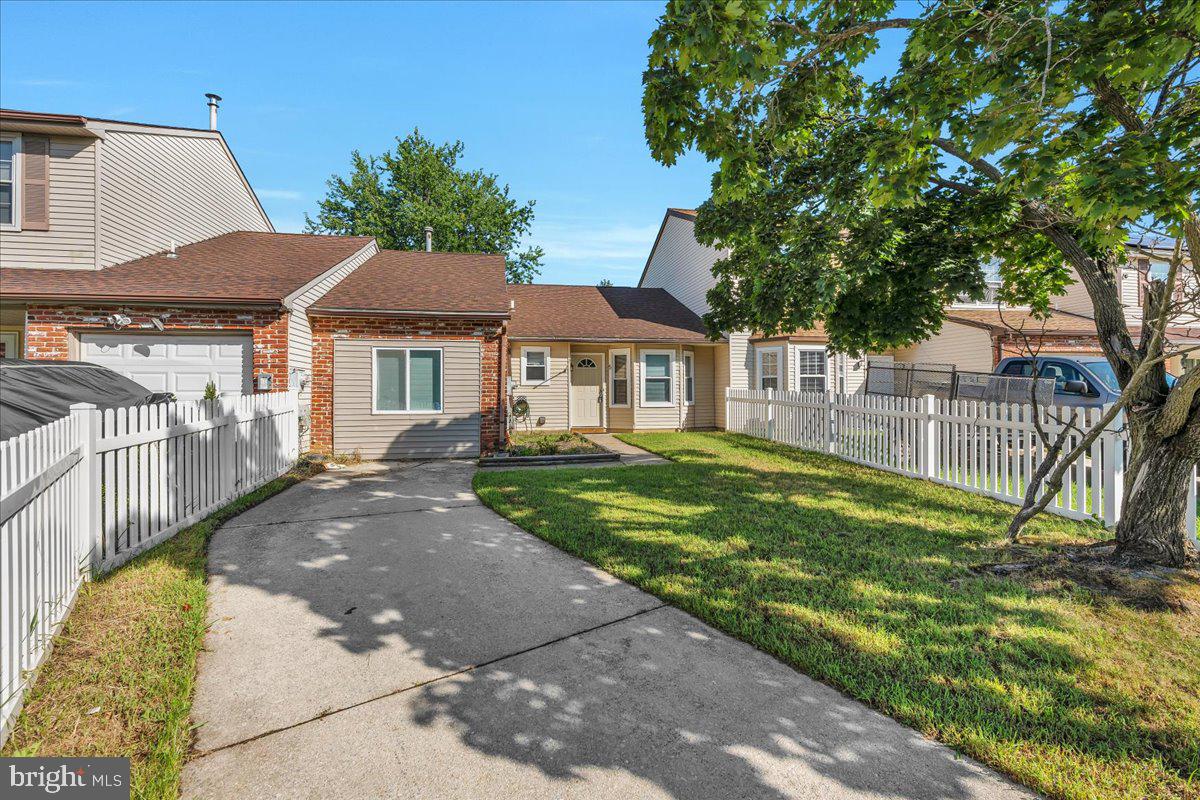 5 Heywood Ln Property Photo 2