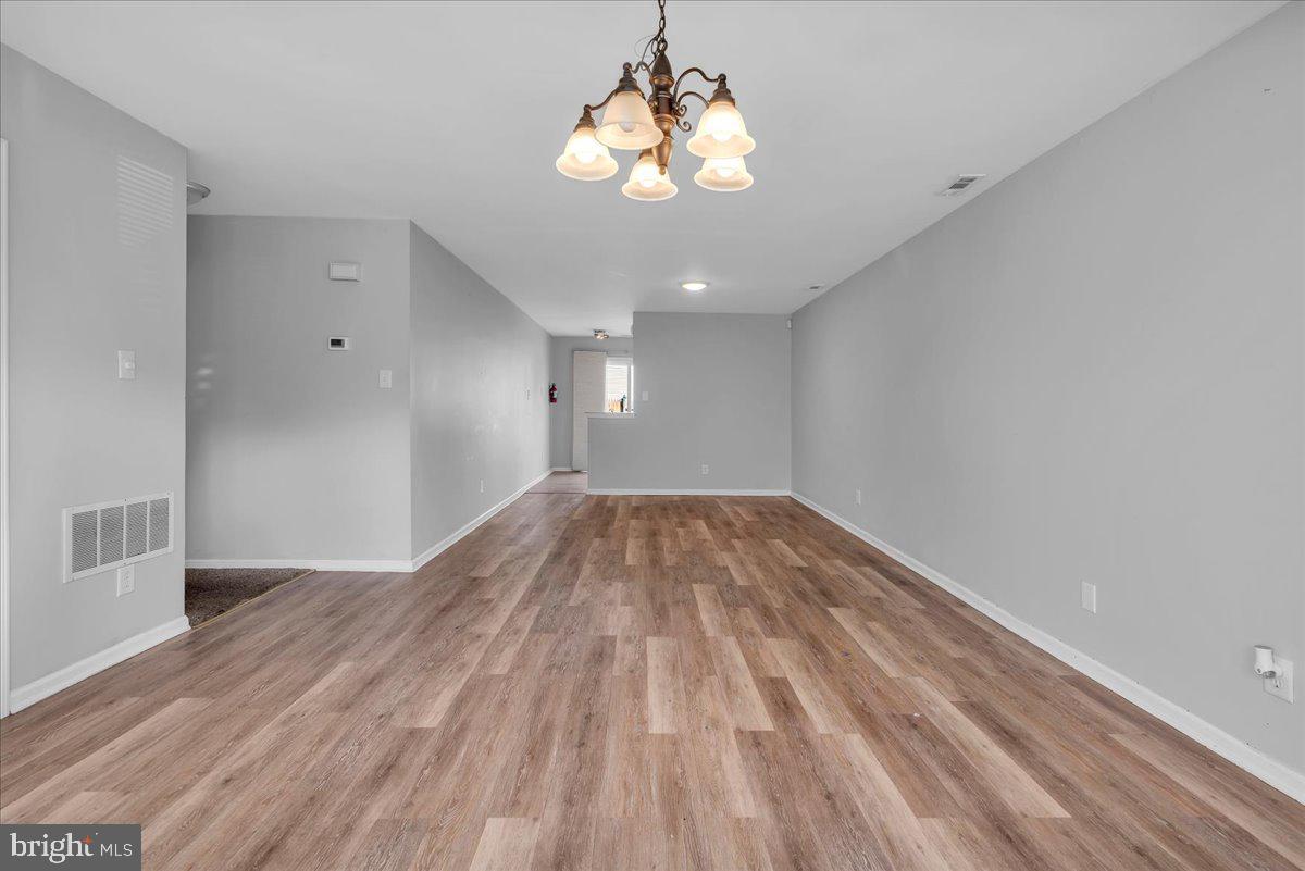 5 Heywood Ln Property Photo 4