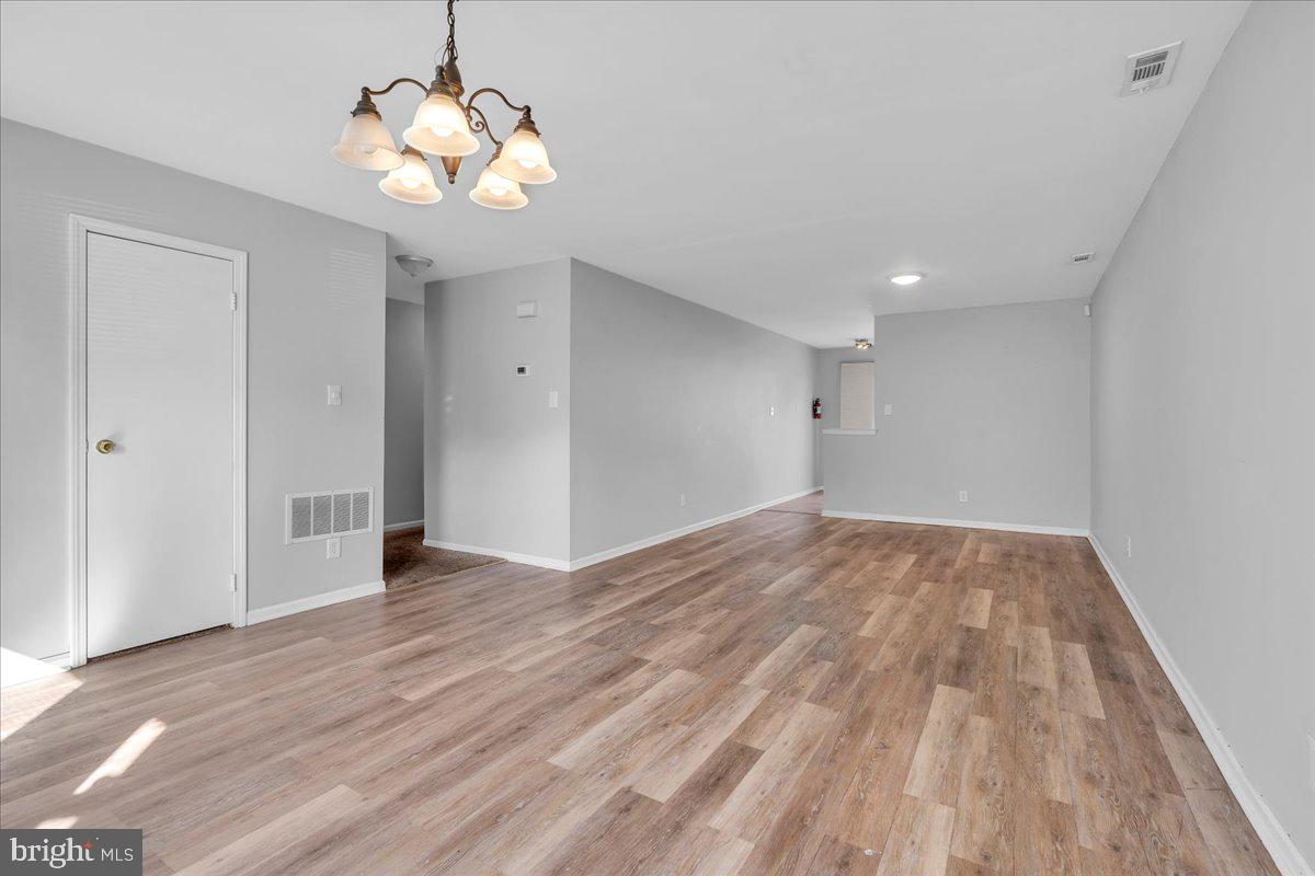 5 Heywood Ln Property Photo 5