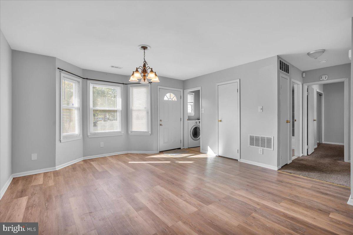 5 Heywood Ln Property Photo 6