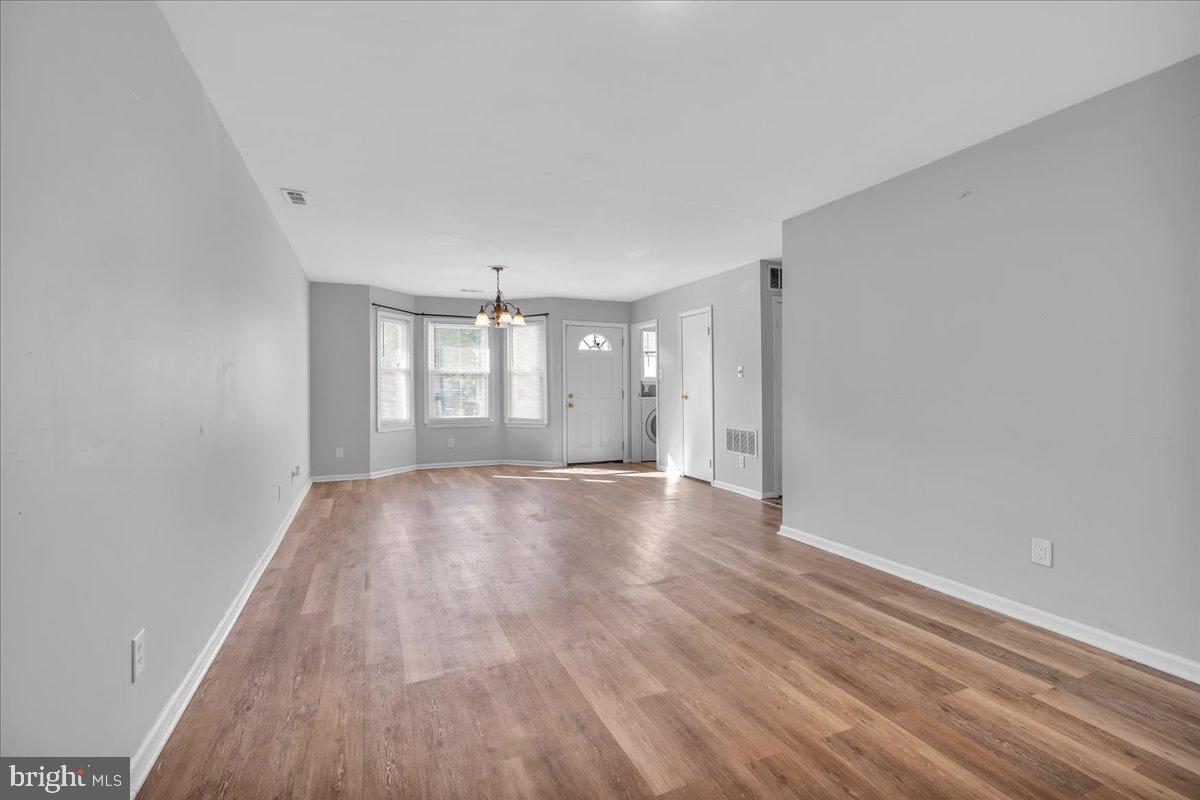 5 Heywood Ln Property Photo 7