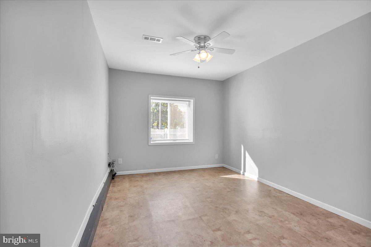 5 Heywood Ln Property Photo 11