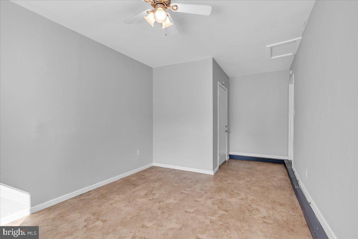 5 Heywood Ln Property Photo 12