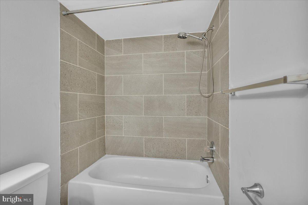 5 Heywood Ln Property Photo 14
