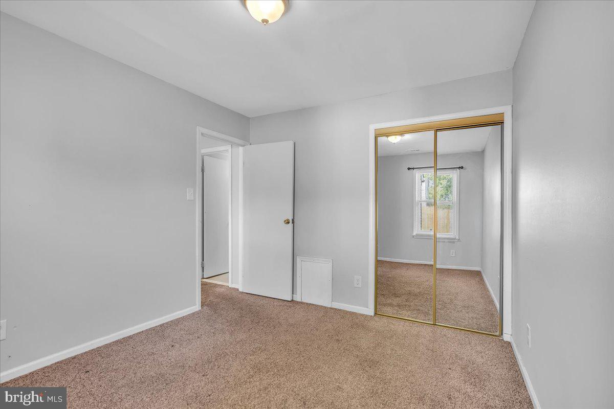 5 Heywood Ln Property Photo 15
