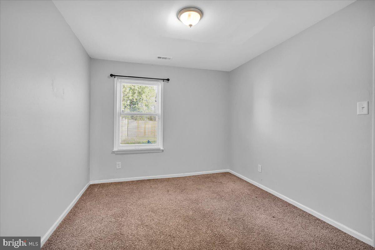 5 Heywood Ln Property Photo 16