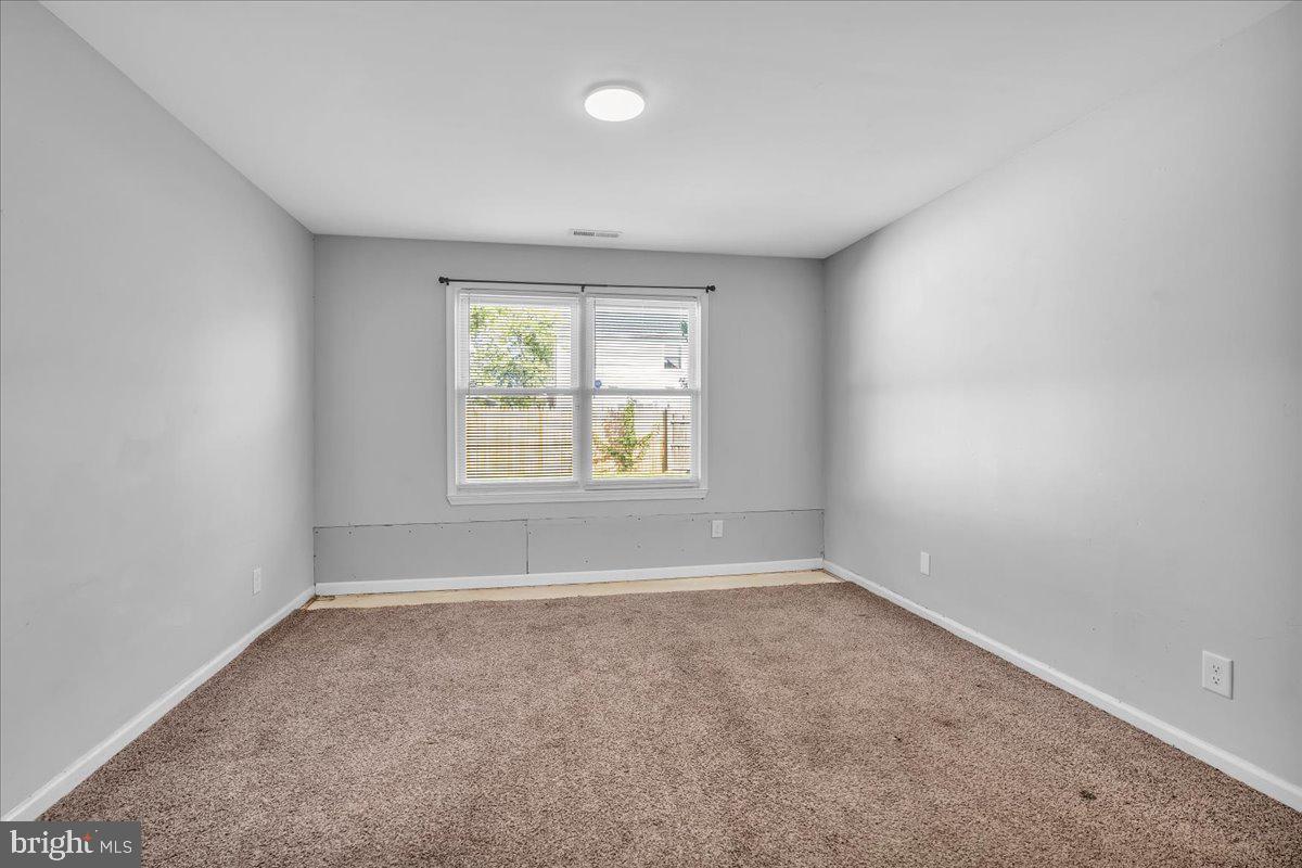 5 Heywood Ln Property Photo 17