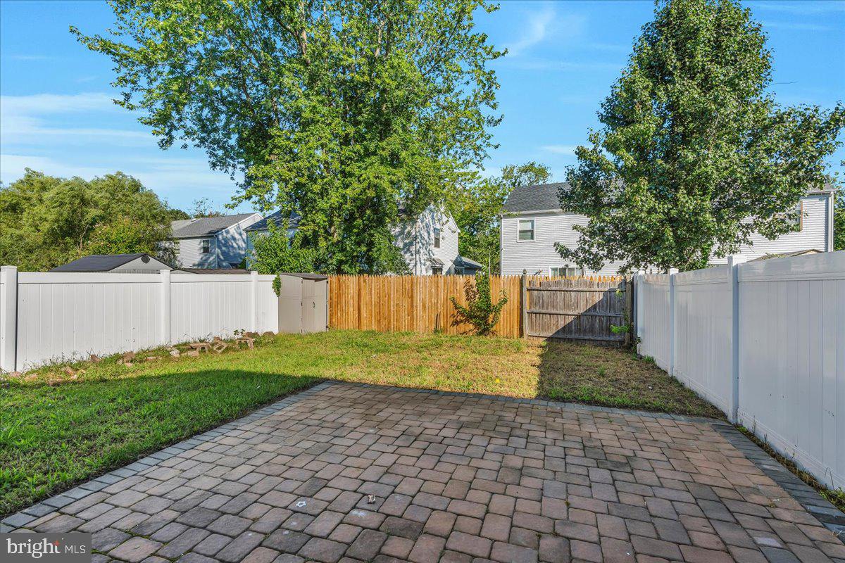 5 Heywood Ln Property Photo 21