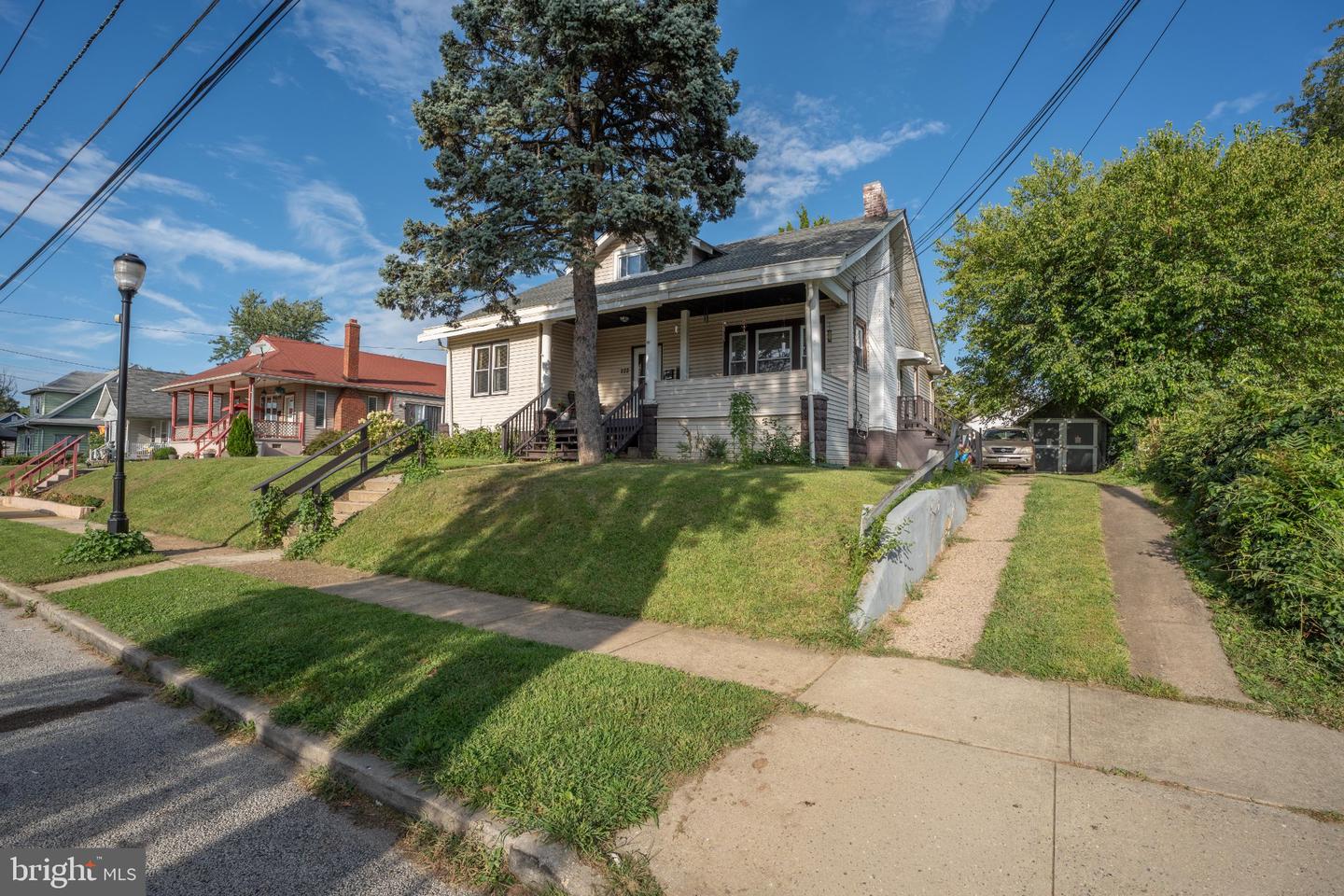 222 CYPRESS AVE Property Photo 1