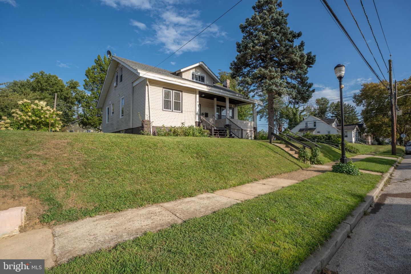 222 Cypress Ave Property Photo 2