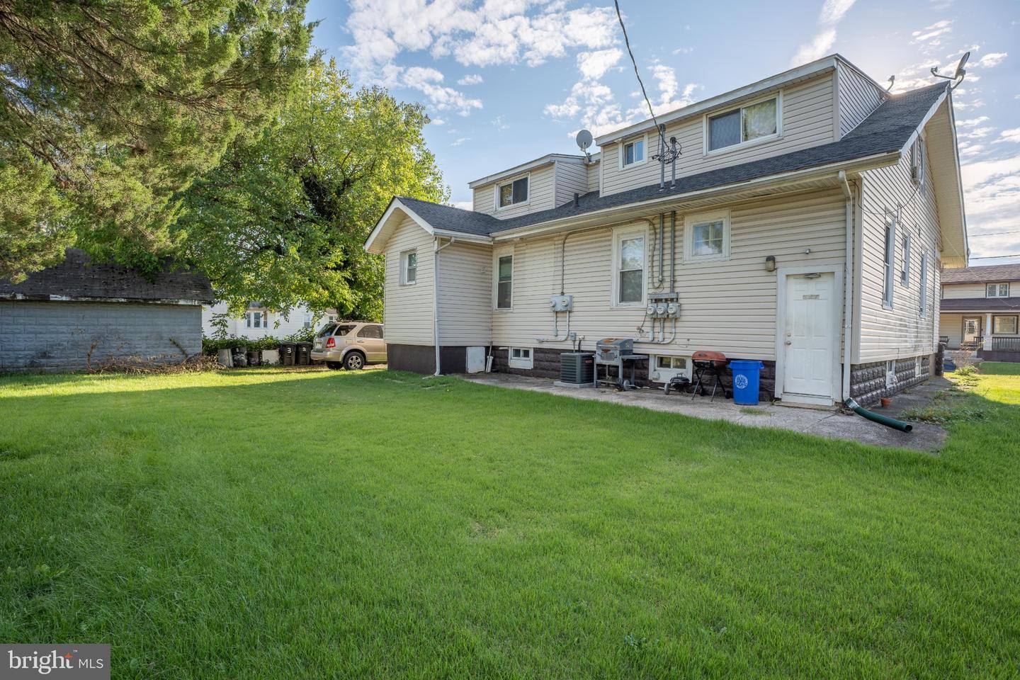 222 Cypress Ave Property Photo 5