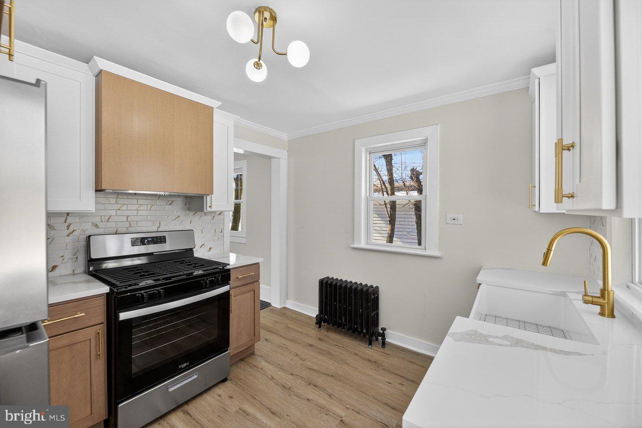36 E Park Ave Property Photo 1