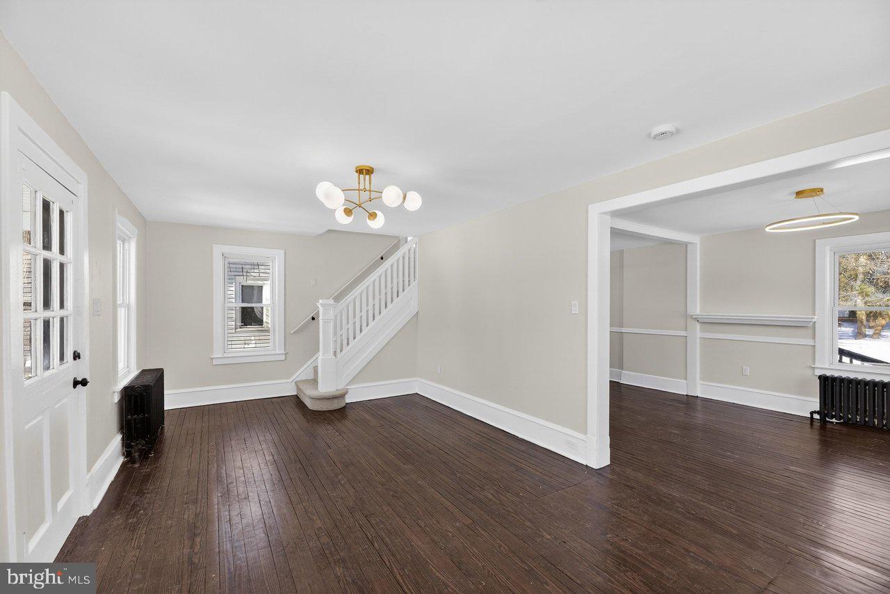 36 E Park Ave Property Photo 3