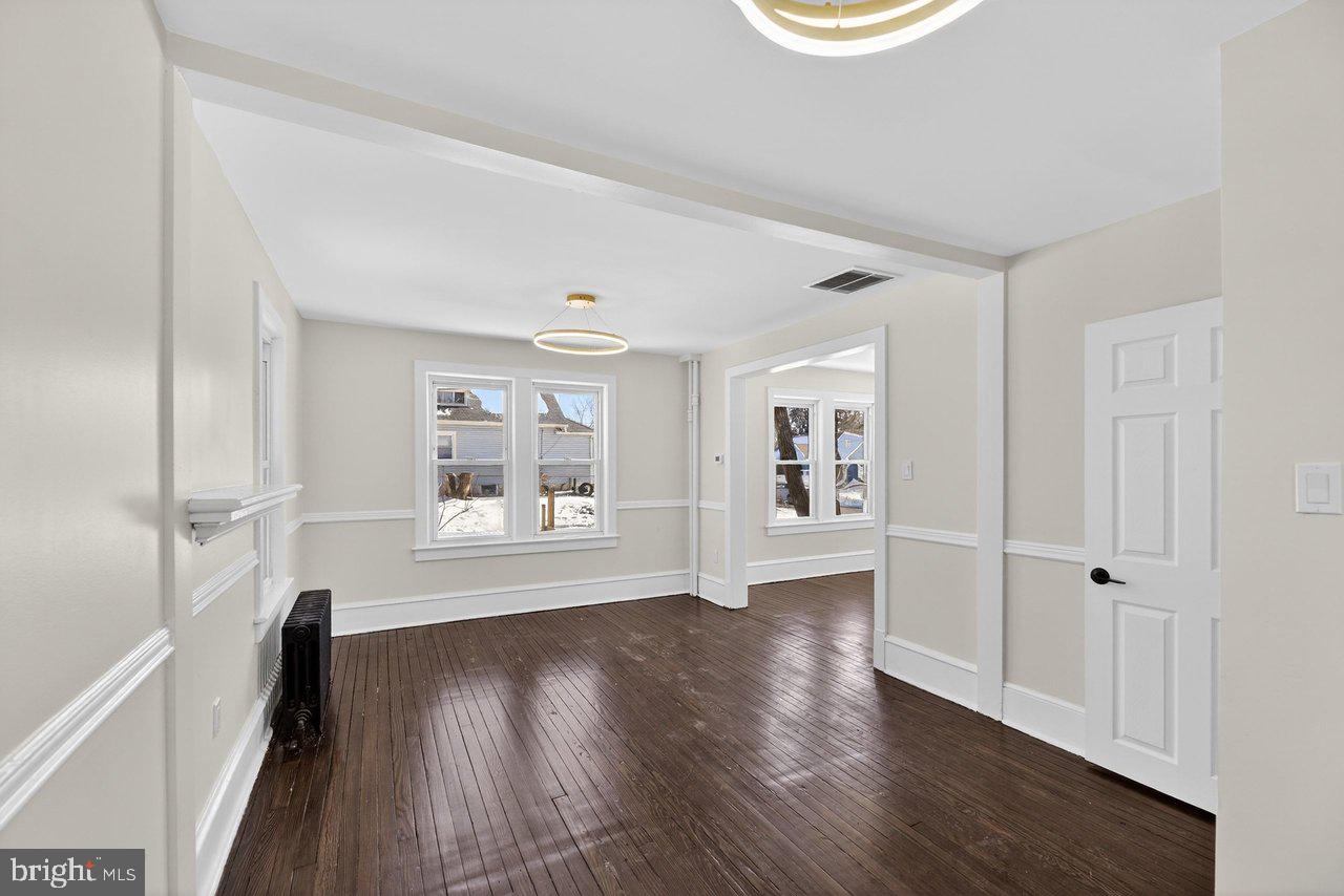 36 E Park Ave Property Photo 5