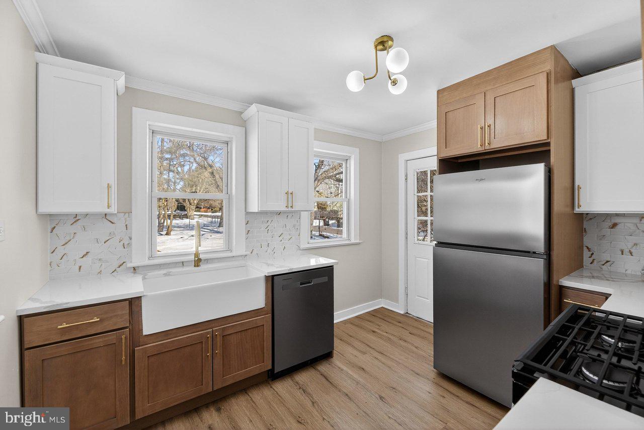 36 E Park Ave Property Photo 6