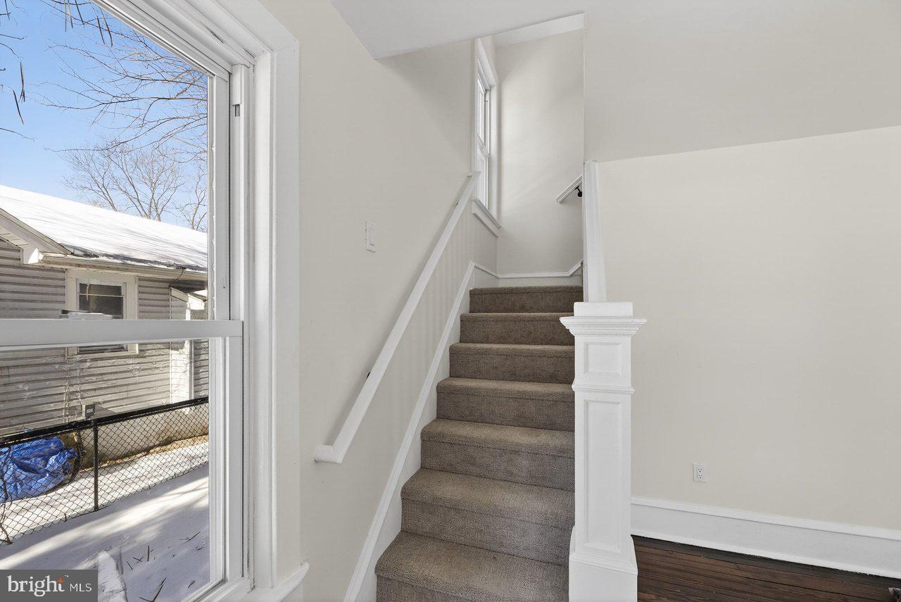 36 E Park Ave Property Photo 7