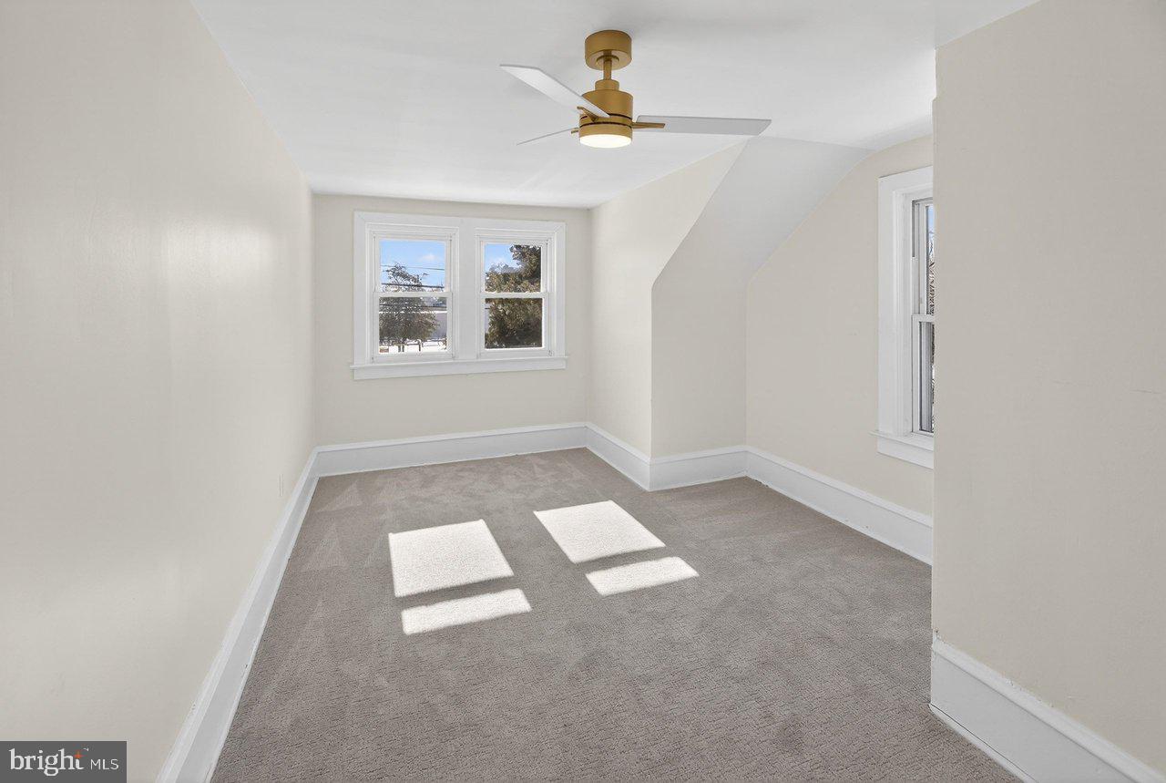 36 E Park Ave Property Photo 12