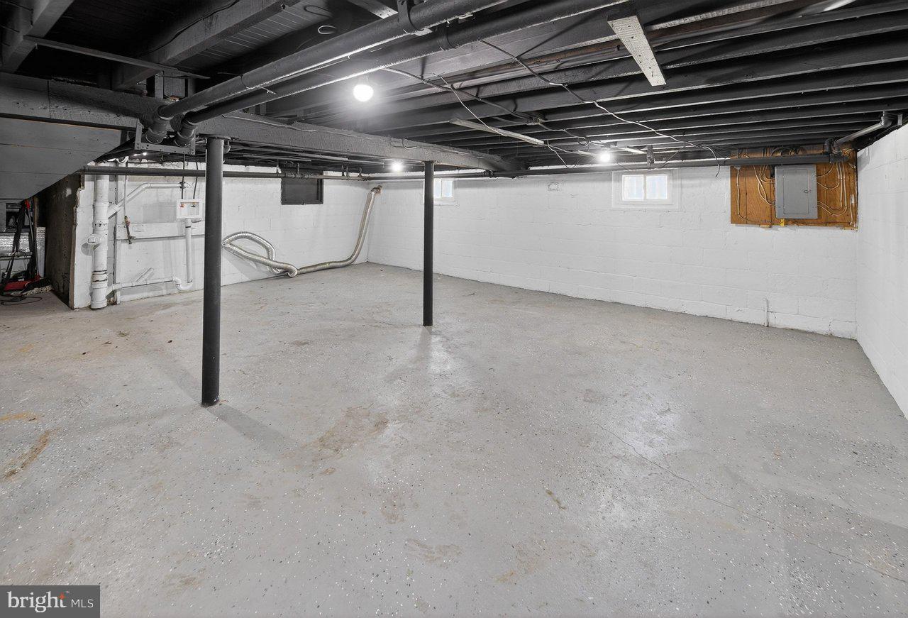 36 E Park Ave Property Photo 19
