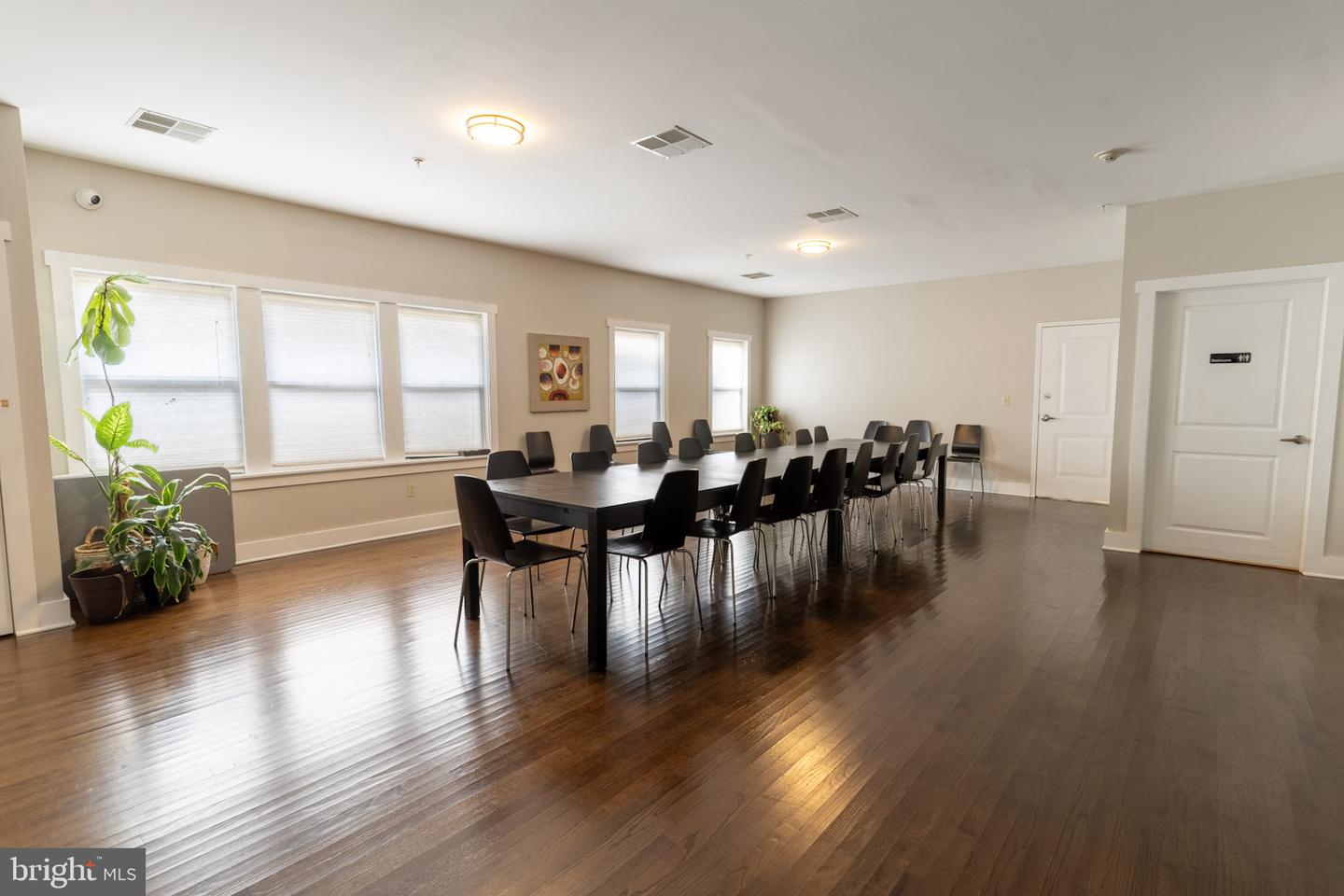 700 New St #302 Property Photo 44