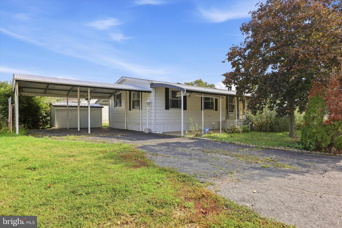 6 HOLLY DR Property Photo 1