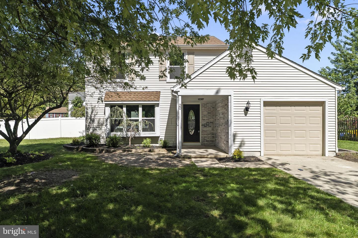 20 HARTSDALE LN Property Photo 1
