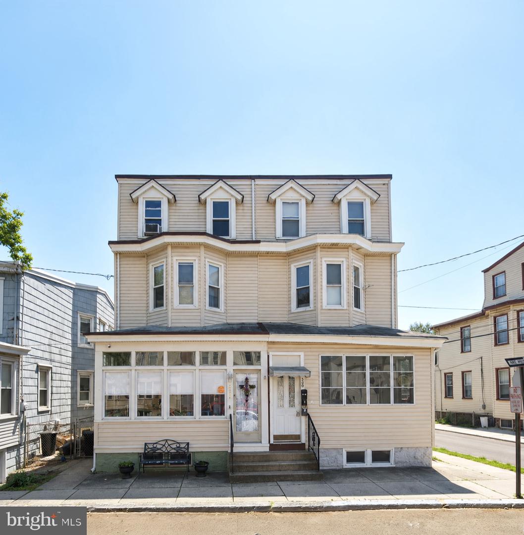 500 MERCER ST Property Photo 1