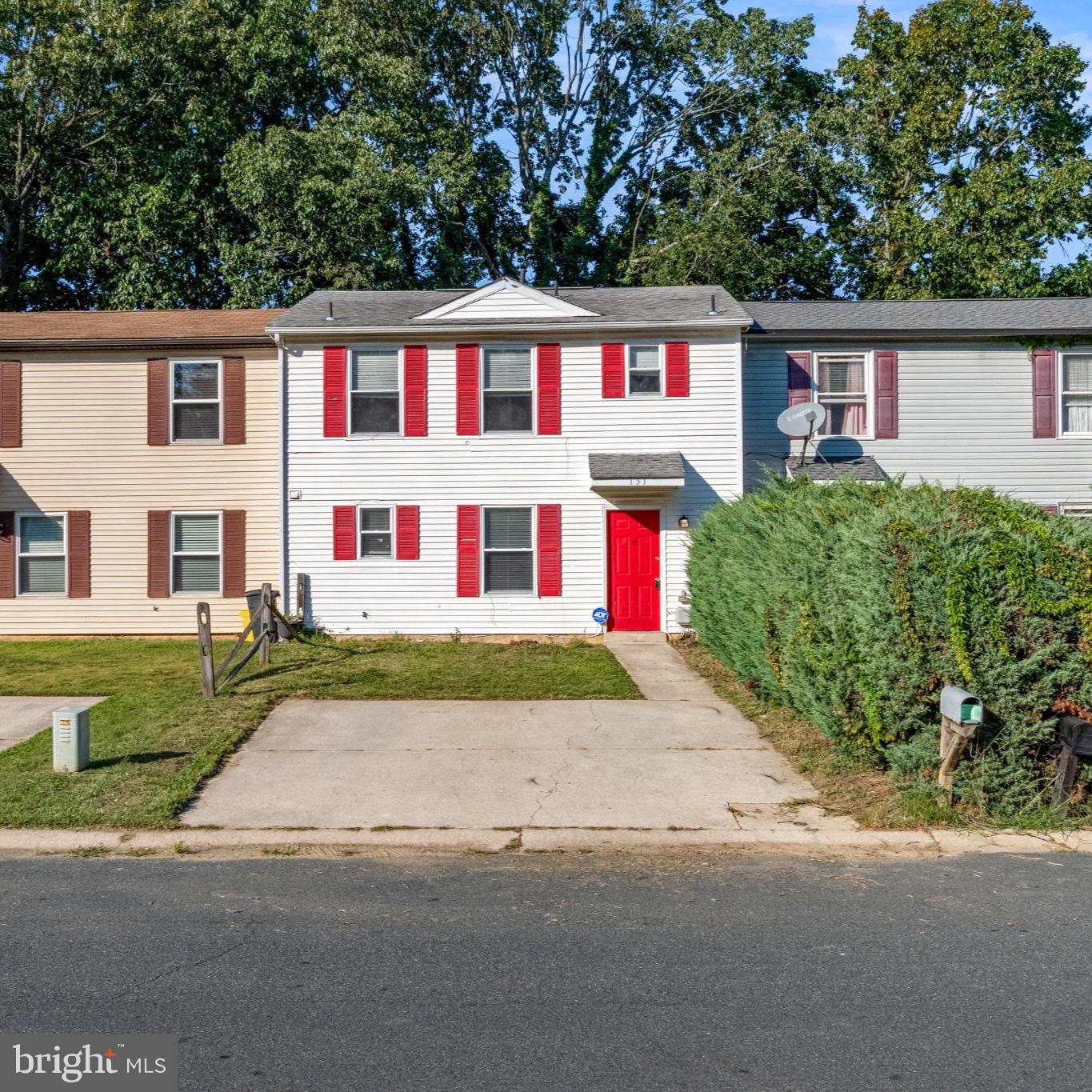 151 HAMPSHIRE RD Property Photo 1
