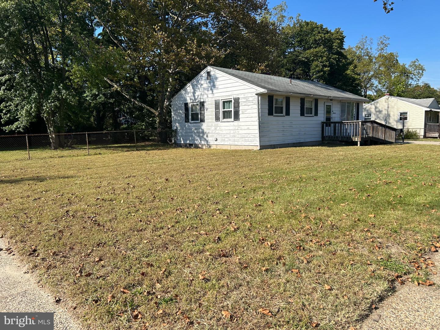 500 Locust Ave Property Photo 3