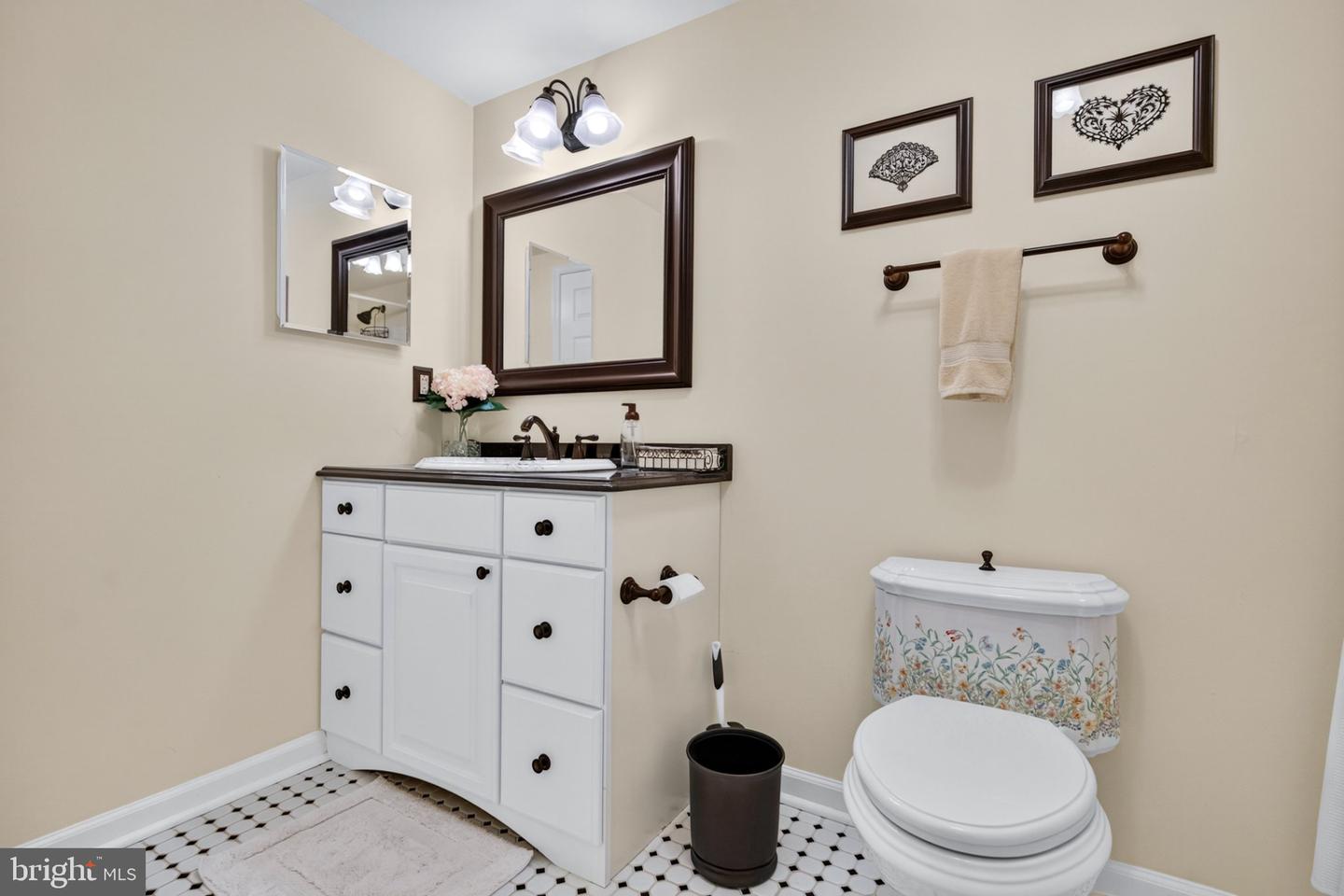 6031 Main Property Photo 32