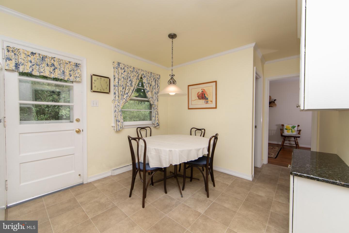 407 Graisbury Ave Property Photo 7