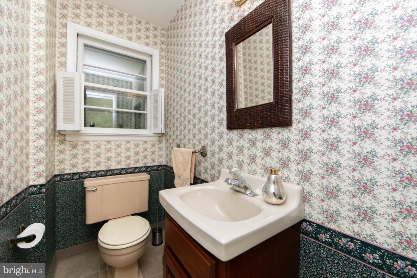 407 Graisbury Ave Property Photo 10