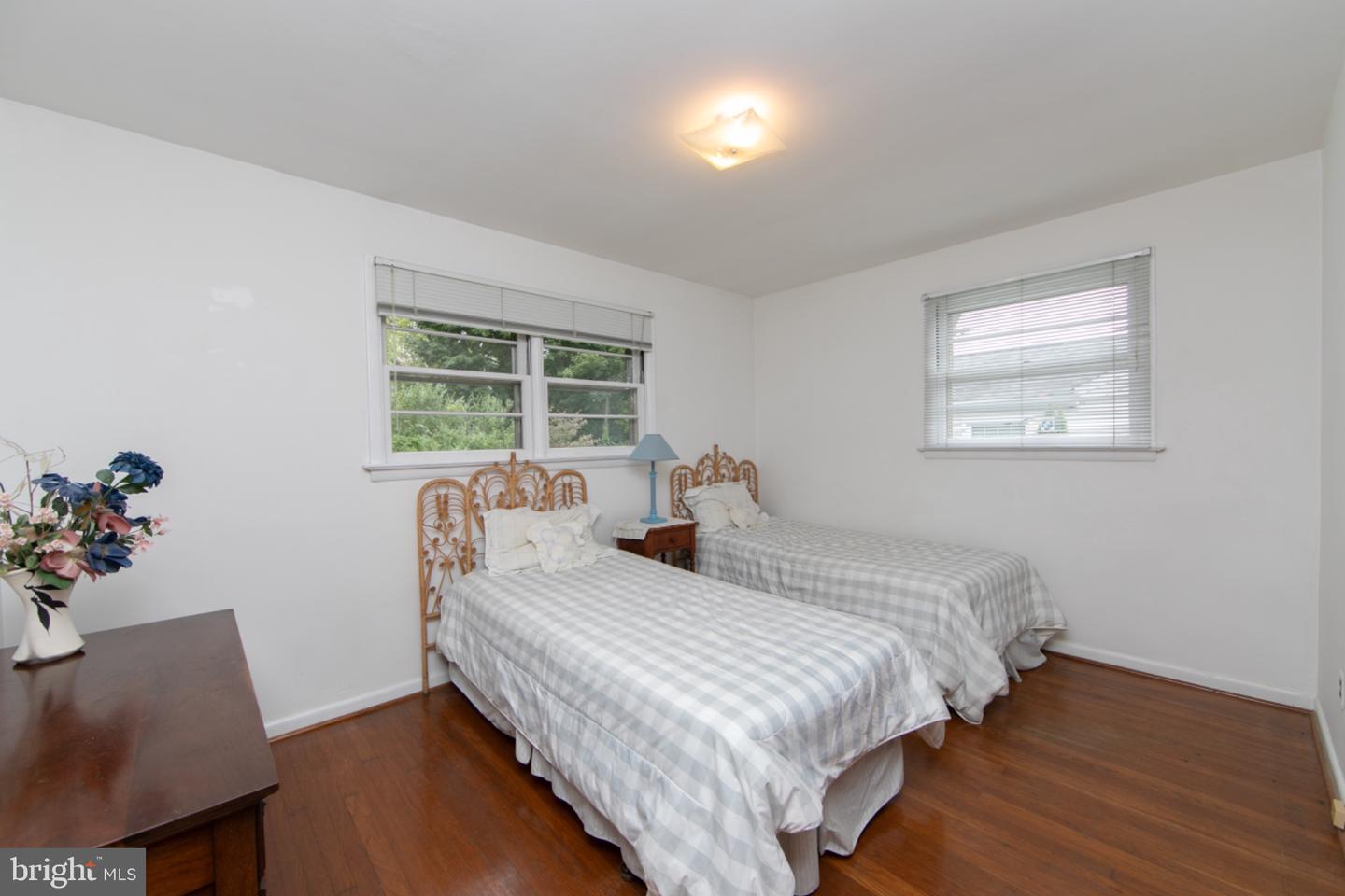 407 Graisbury Ave Property Photo 14