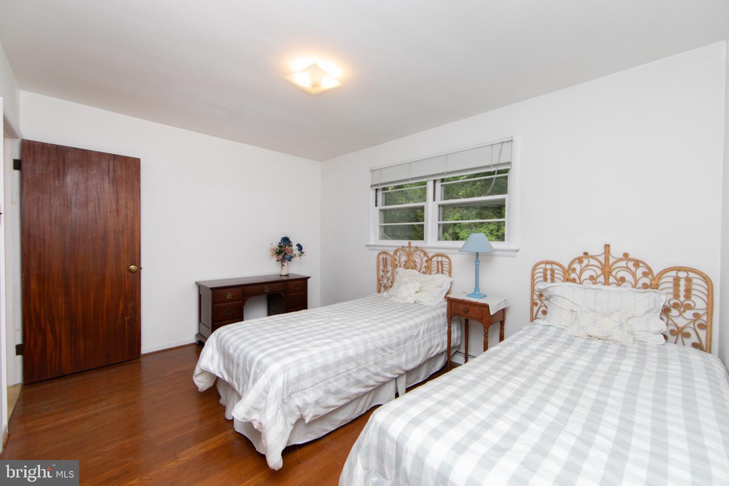 407 Graisbury Ave Property Photo 15