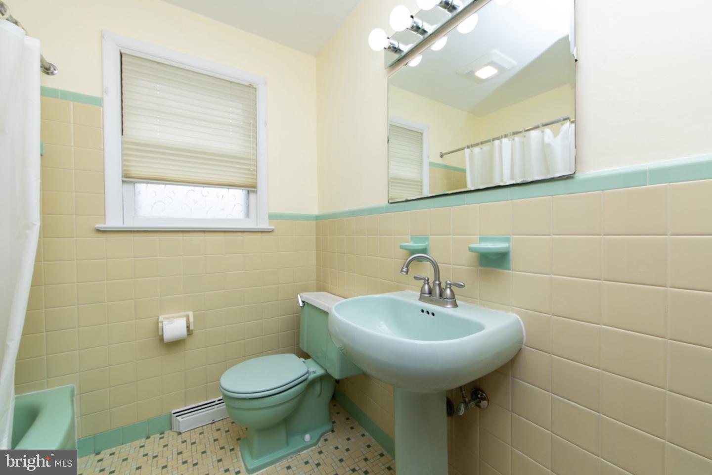 407 Graisbury Ave Property Photo 20