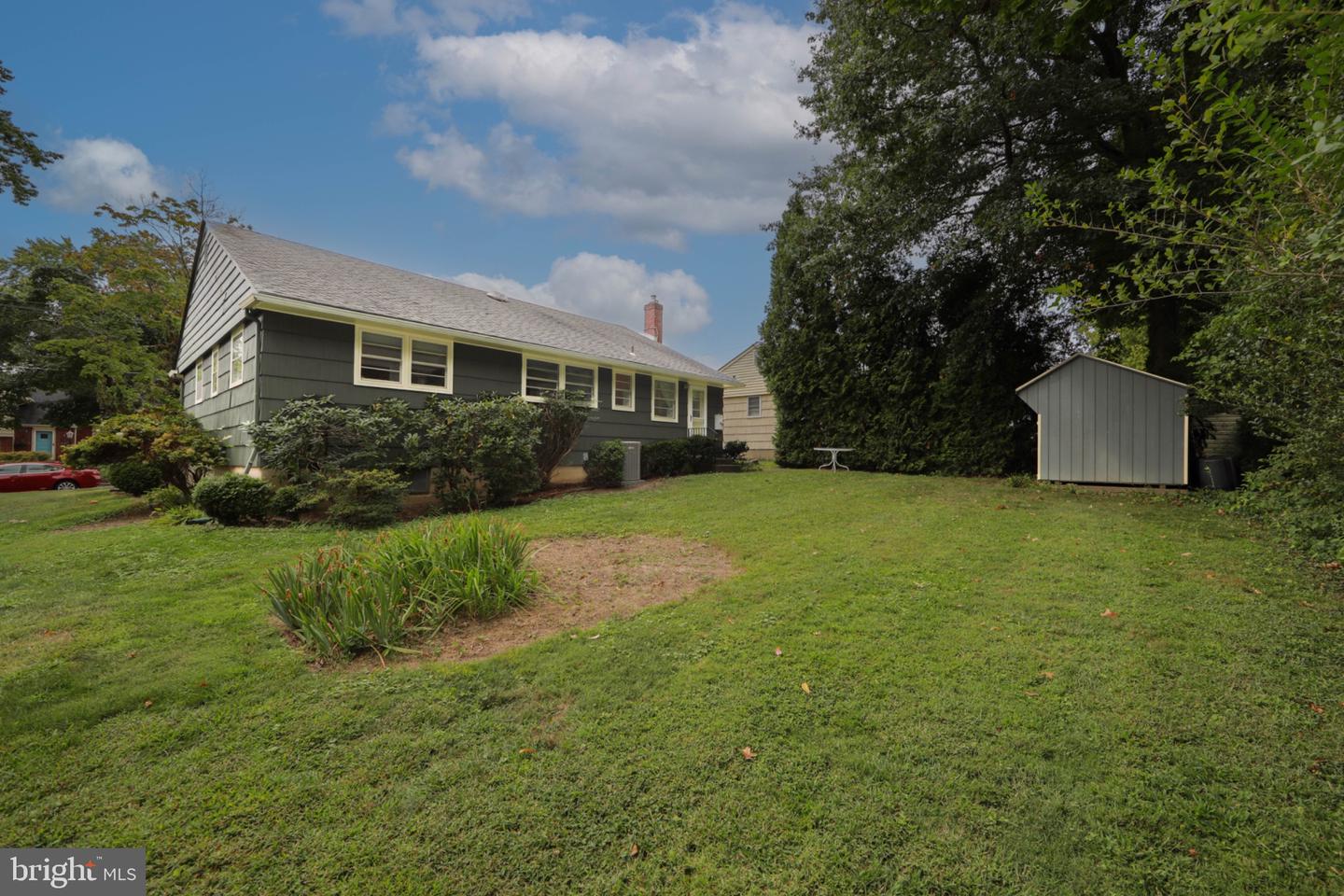 407 Graisbury Ave Property Photo 24