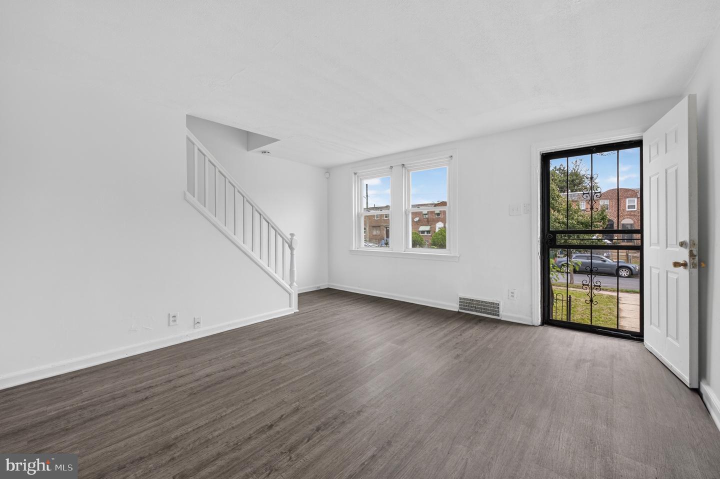 443 Raritan St Property Photo 4