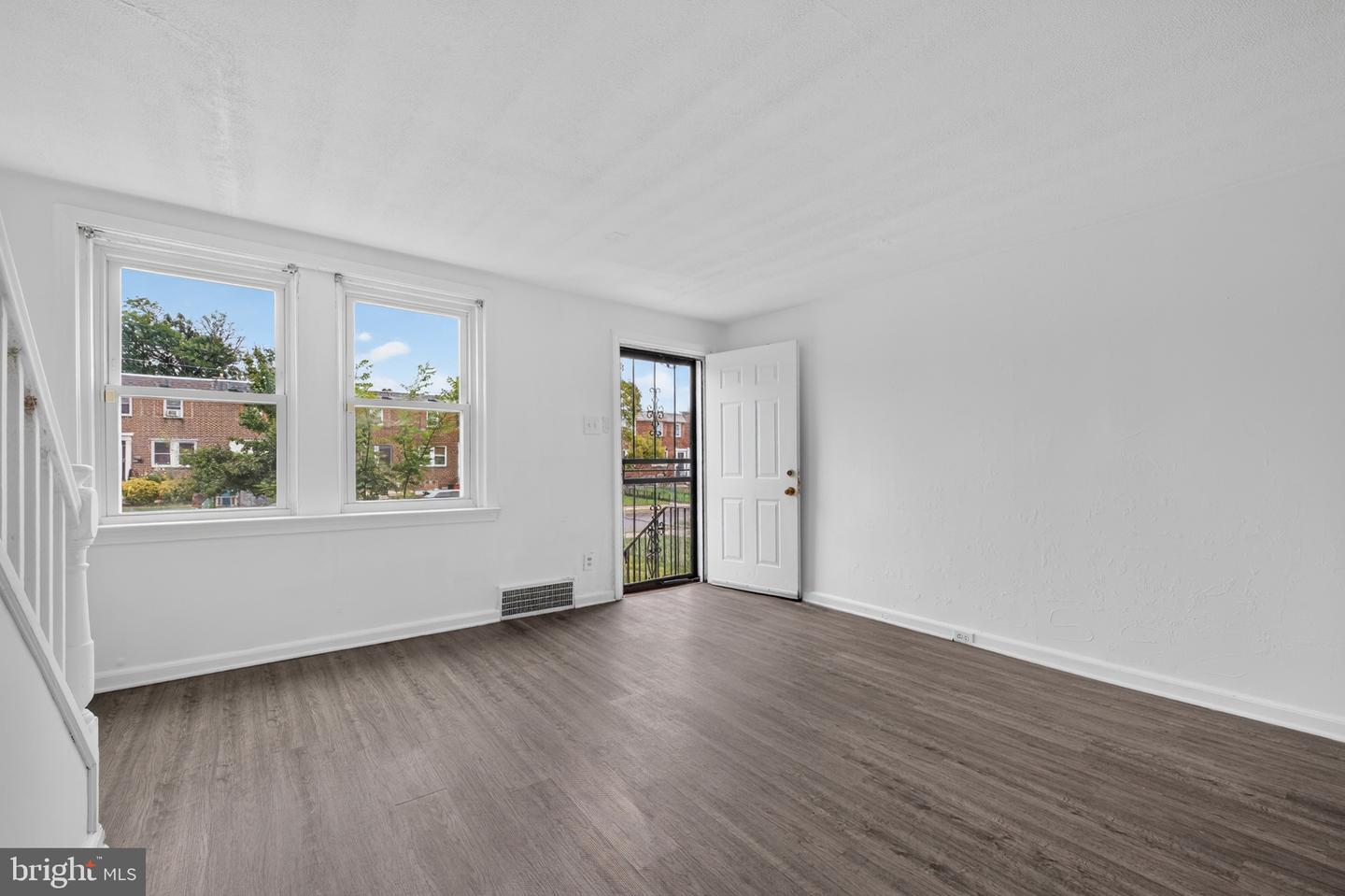 443 Raritan St Property Photo 5