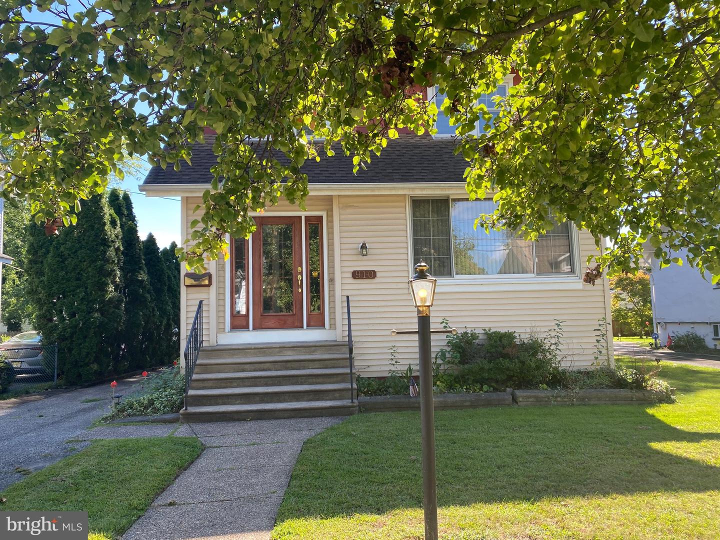 910 Belmont Ave Property Photo 3
