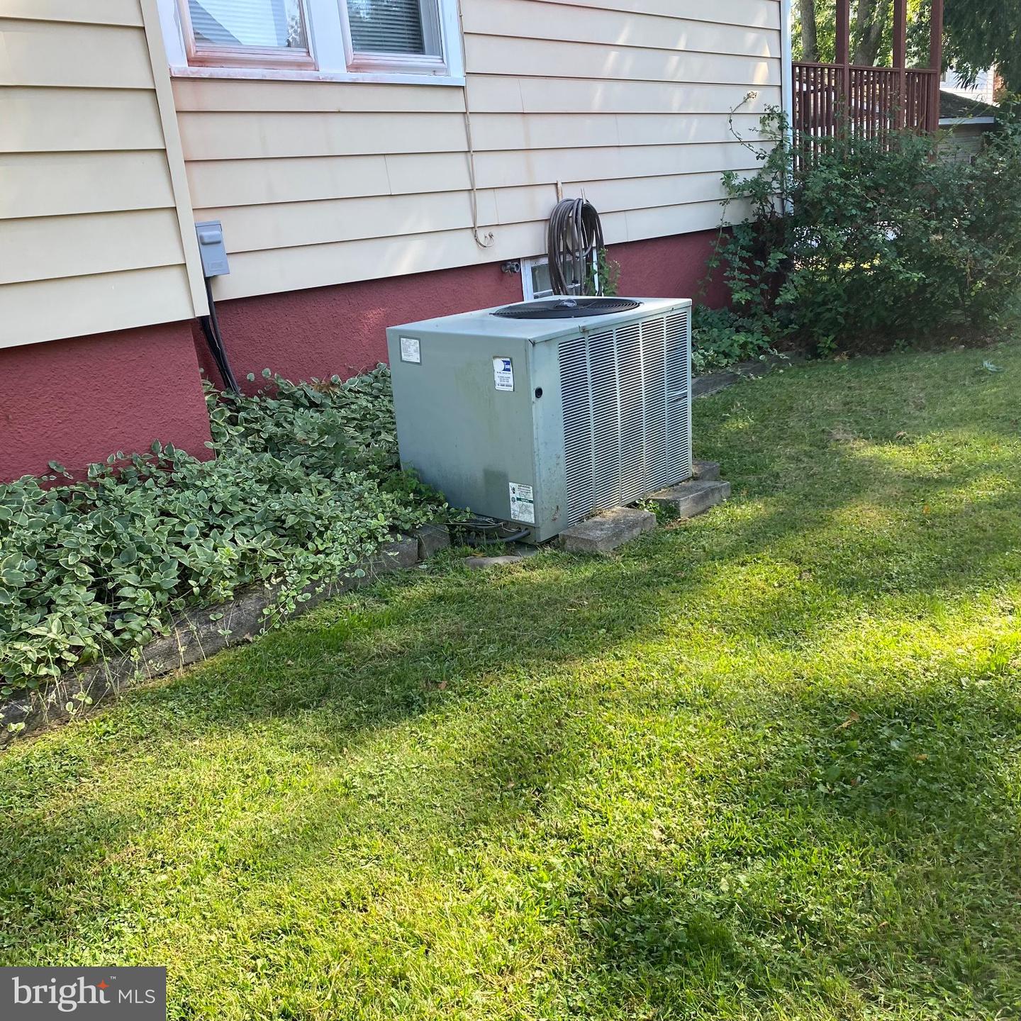 910 Belmont Ave Property Photo 10