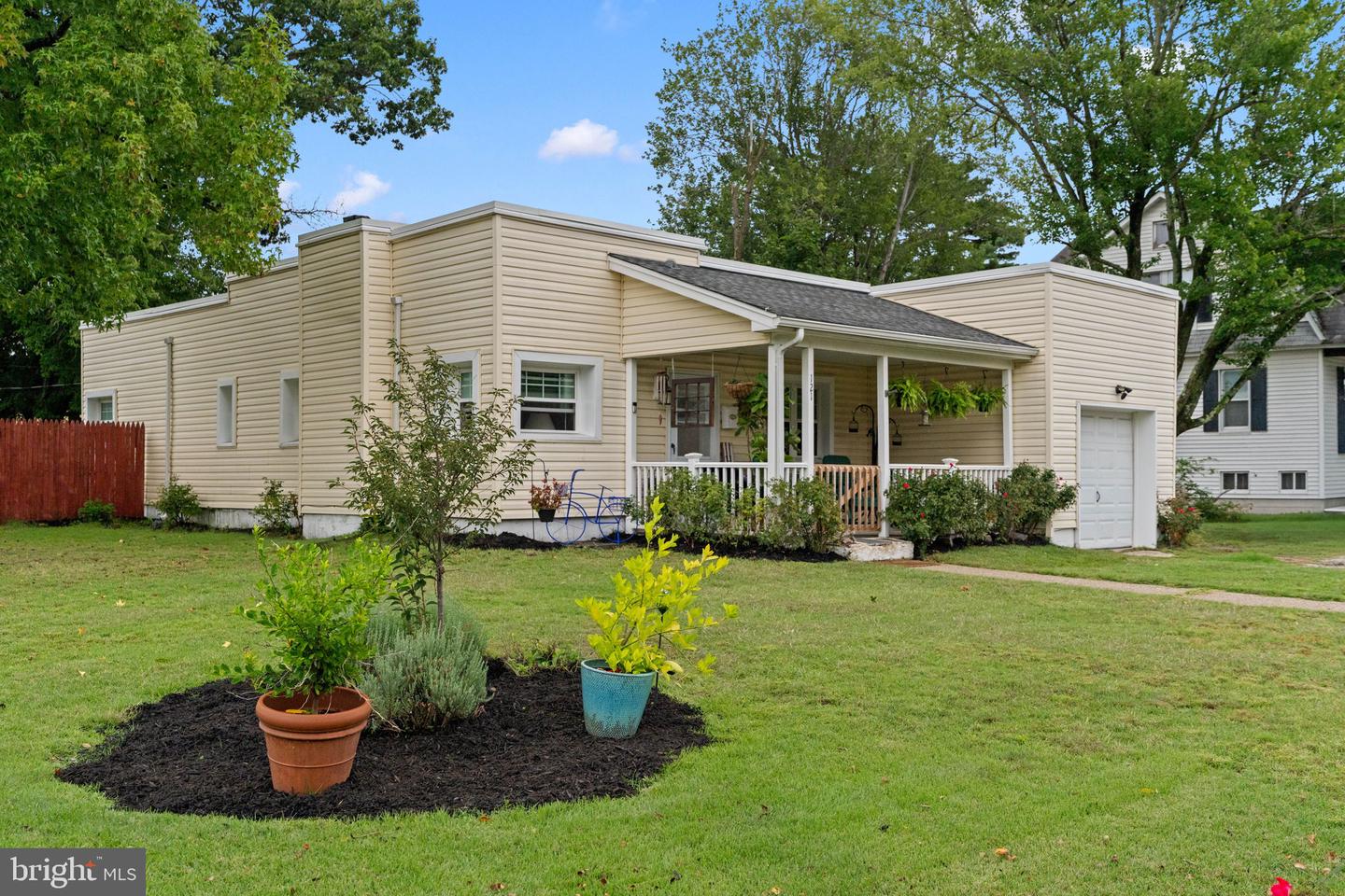 121 Ohio Ave Property Photo 1