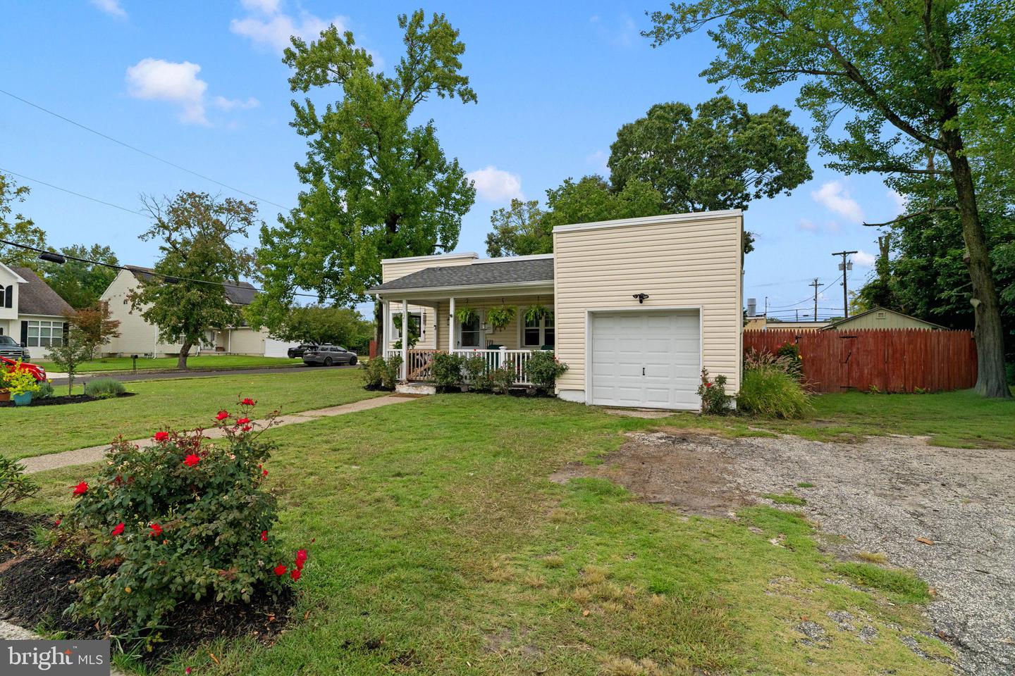 121 Ohio Ave Property Photo 3