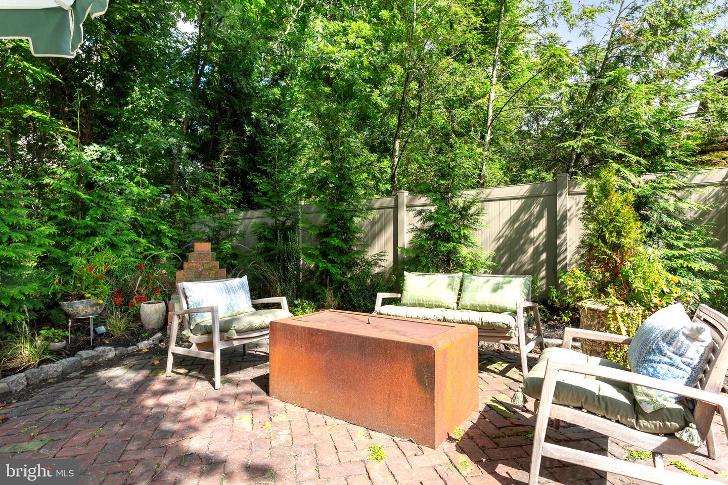 451 Elm Ave Property Photo 44