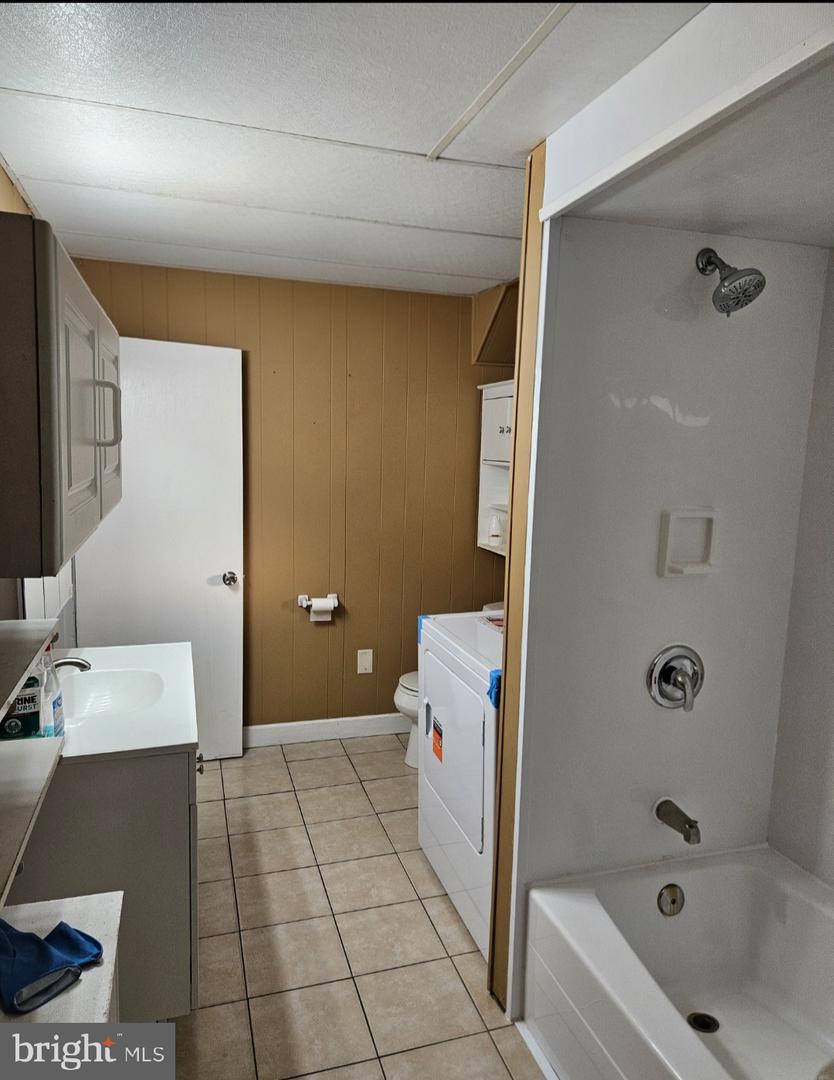 6124 Wayne Ave Property Photo 3