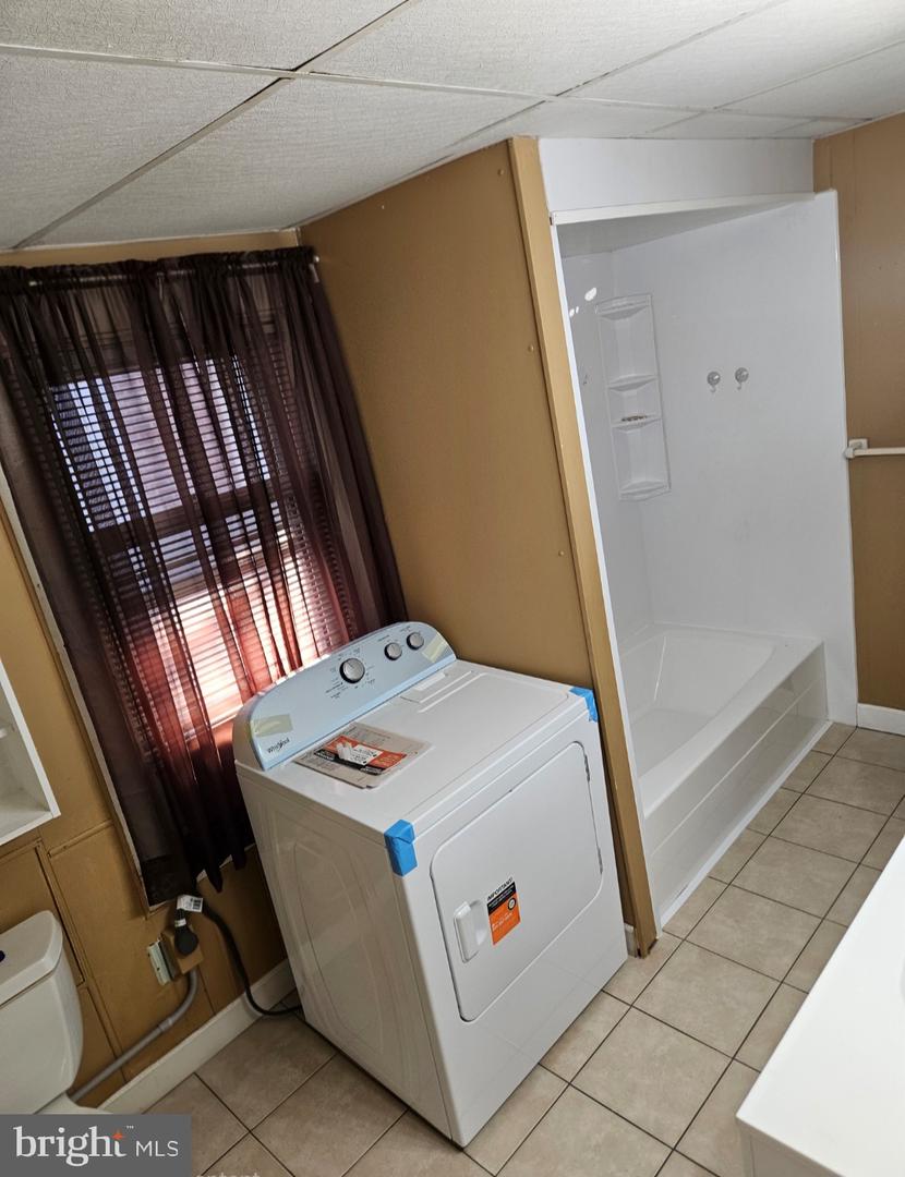 6124 Wayne Ave Property Photo 4