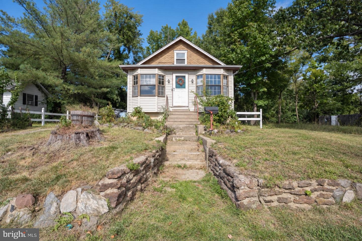 213 BERLIN RD N Property Photo 1