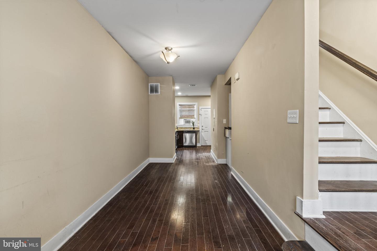 576 Berkley St Property Photo 5