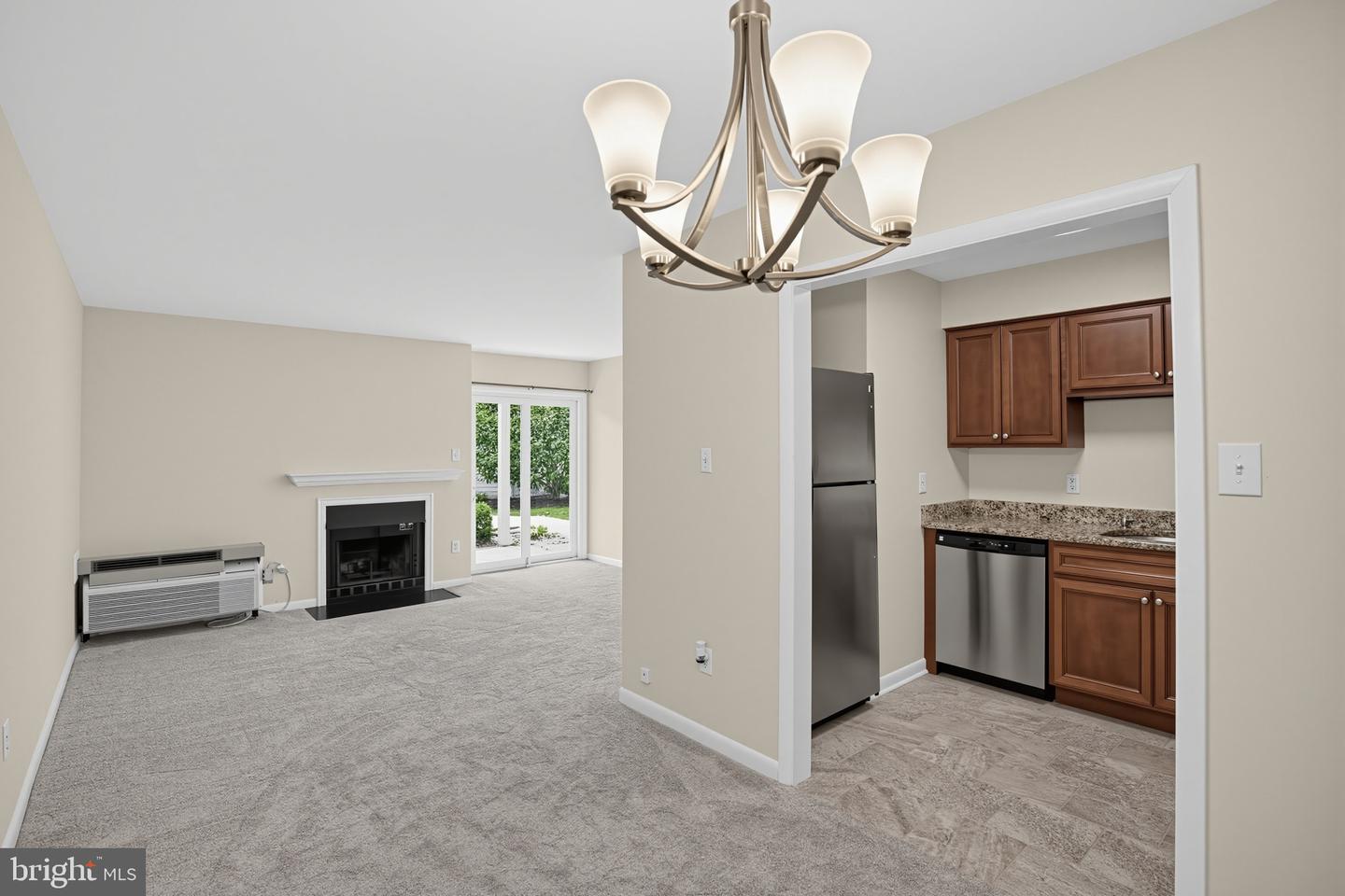2034 Lucas Ln Property Photo 3