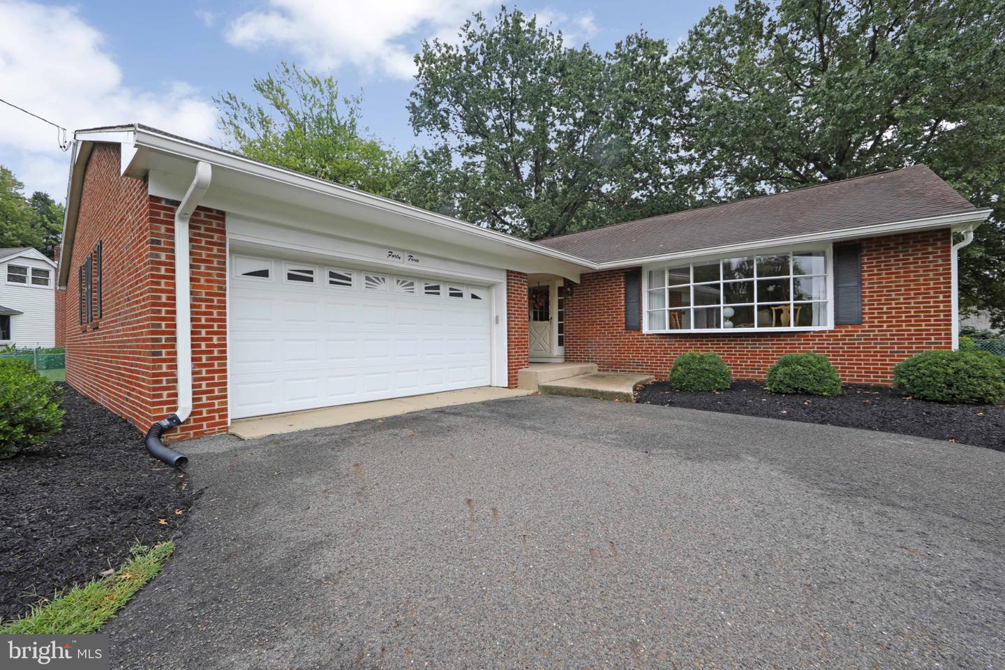 43 EDGEWOOD DR Property Photo 1
