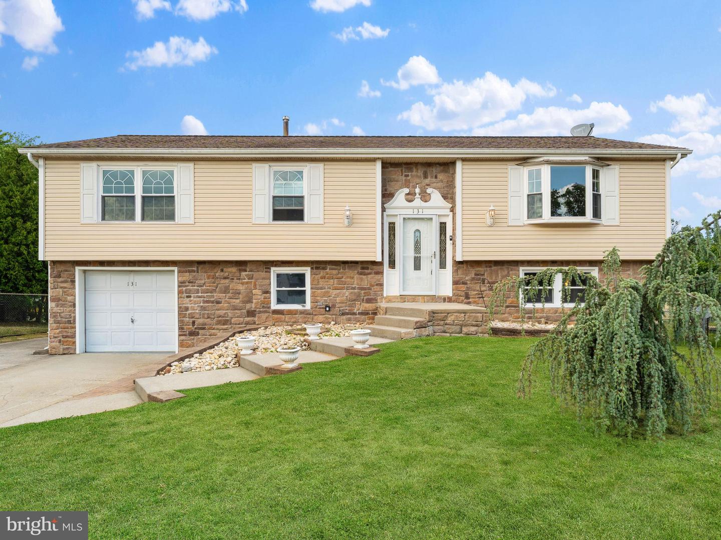 131 STURBRIDGE DR Property Photo 1